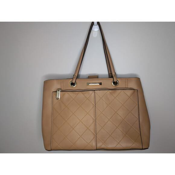 Steve Madden Handbags - Steve Madden quilted camel tan fall shoulder bag